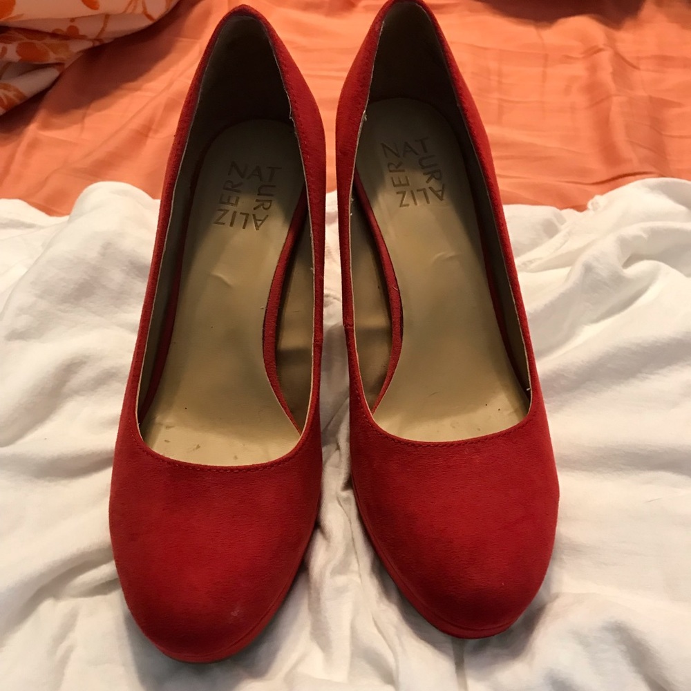 Gorgeous Naturalizer 3.5 inch Red pump heels. Only worn a few times.